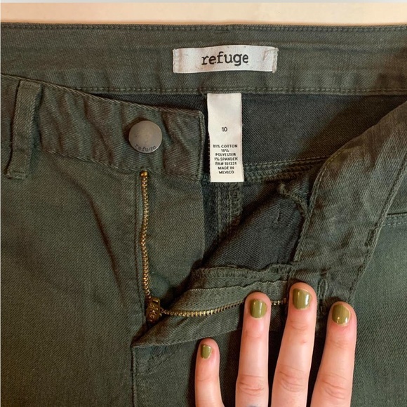 Hunter Green jeans by Refuge, size 10. - Picture 4 of 4
